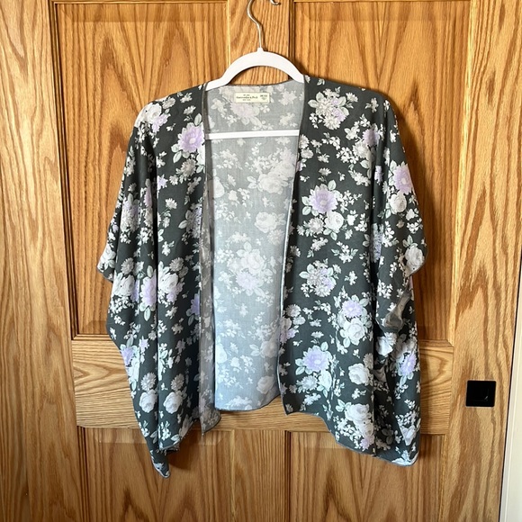 A&F Kimono - Picture 1 of 6